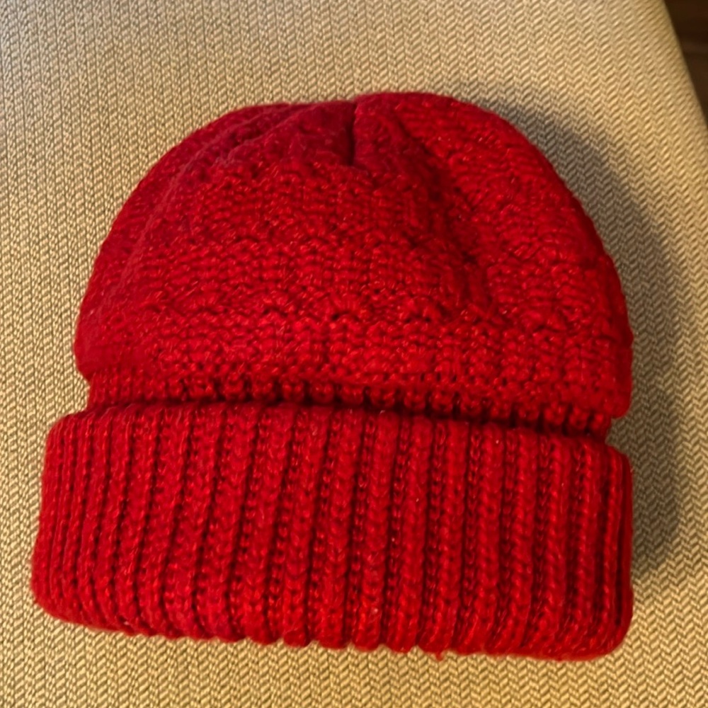 Isotoner RED Knit Winter Beanie double thick warm layers EUC